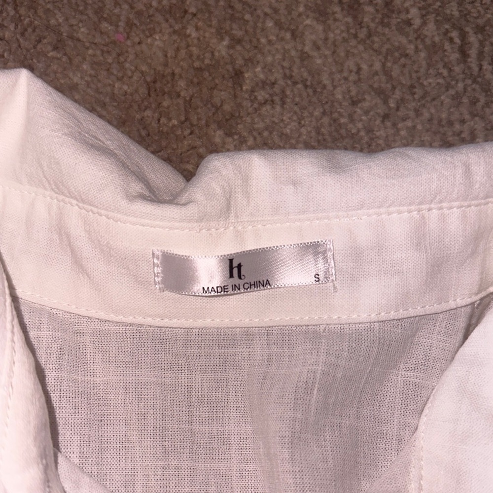White Sleeveless Button-Up Shirt - Picture 2 of 2